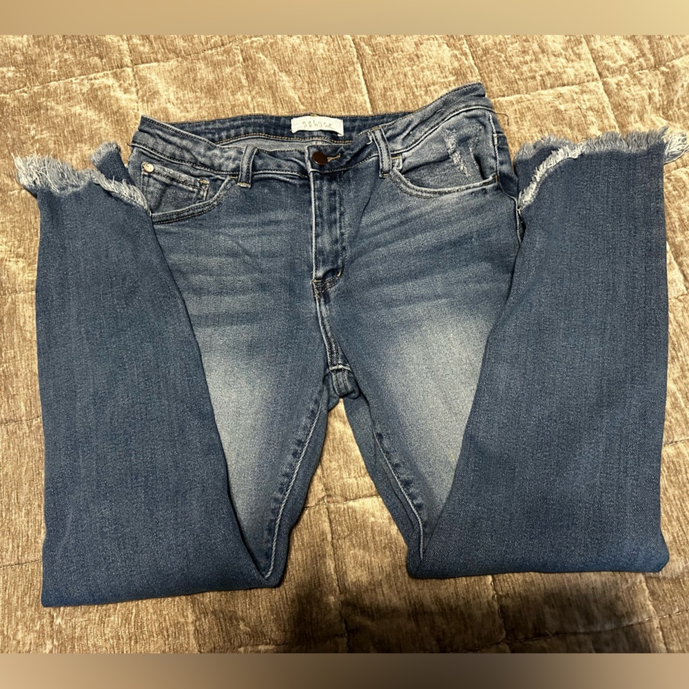 Frayed Hem Ankle Jeans in Classic Blue